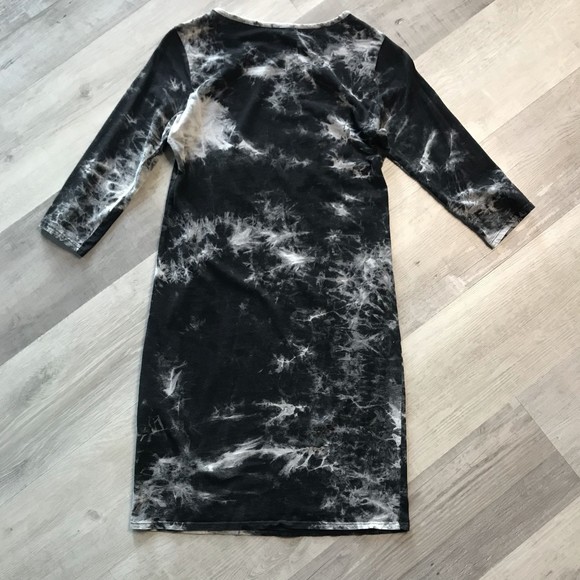 Tie Dye 3/4 Sleeve Bodycon Mini Dress Stretchy Form Fitting Flattering Sz Medium - Picture 5 of 7